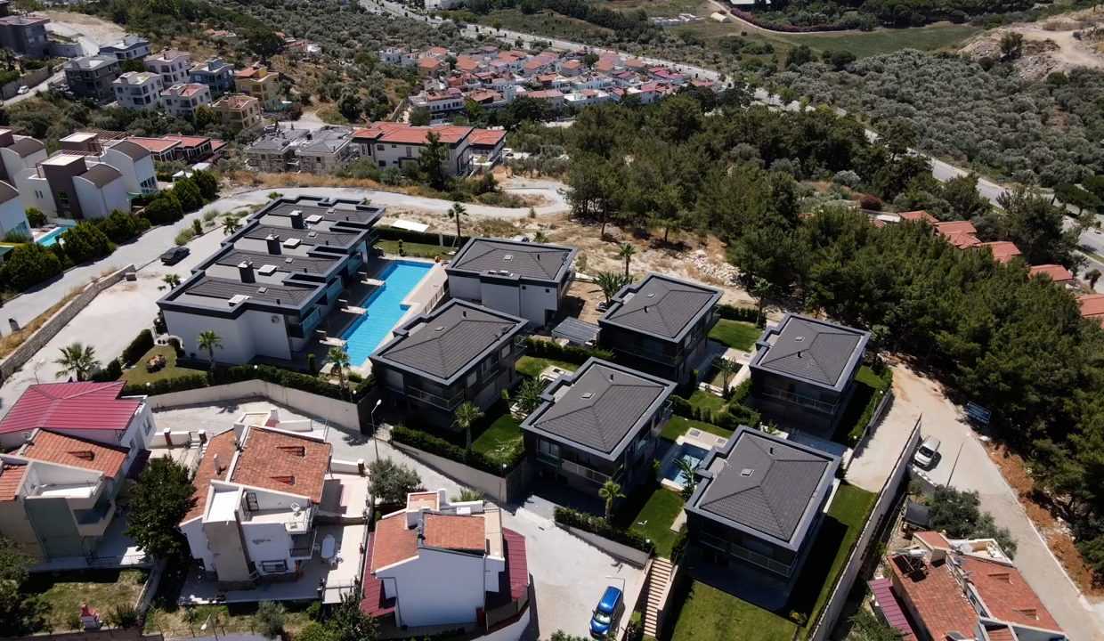 Kuşadası Kadınlar Denizi'nde Deniz Manzaralı Geniş Bahçeli Özel Havuzlu Satılık Müstakil Villa.00_00_00_00.Still002