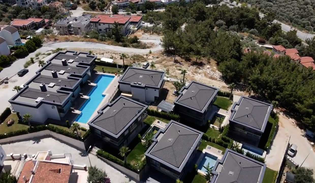 Kuşadası Kadınlar Denizi'nde Deniz Manzaralı Geniş Bahçeli Özel Havuzlu Satılık Müstakil Villa.00_00_02_16.Still003